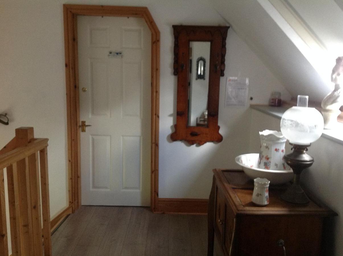 Bed and Breakfast La Ville - Les Petits Champs Buais-les-Monts Екстер'єр фото