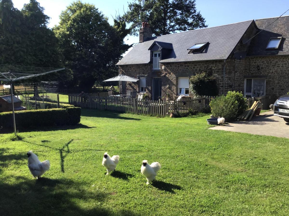 Bed and Breakfast La Ville - Les Petits Champs Buais-les-Monts Екстер'єр фото