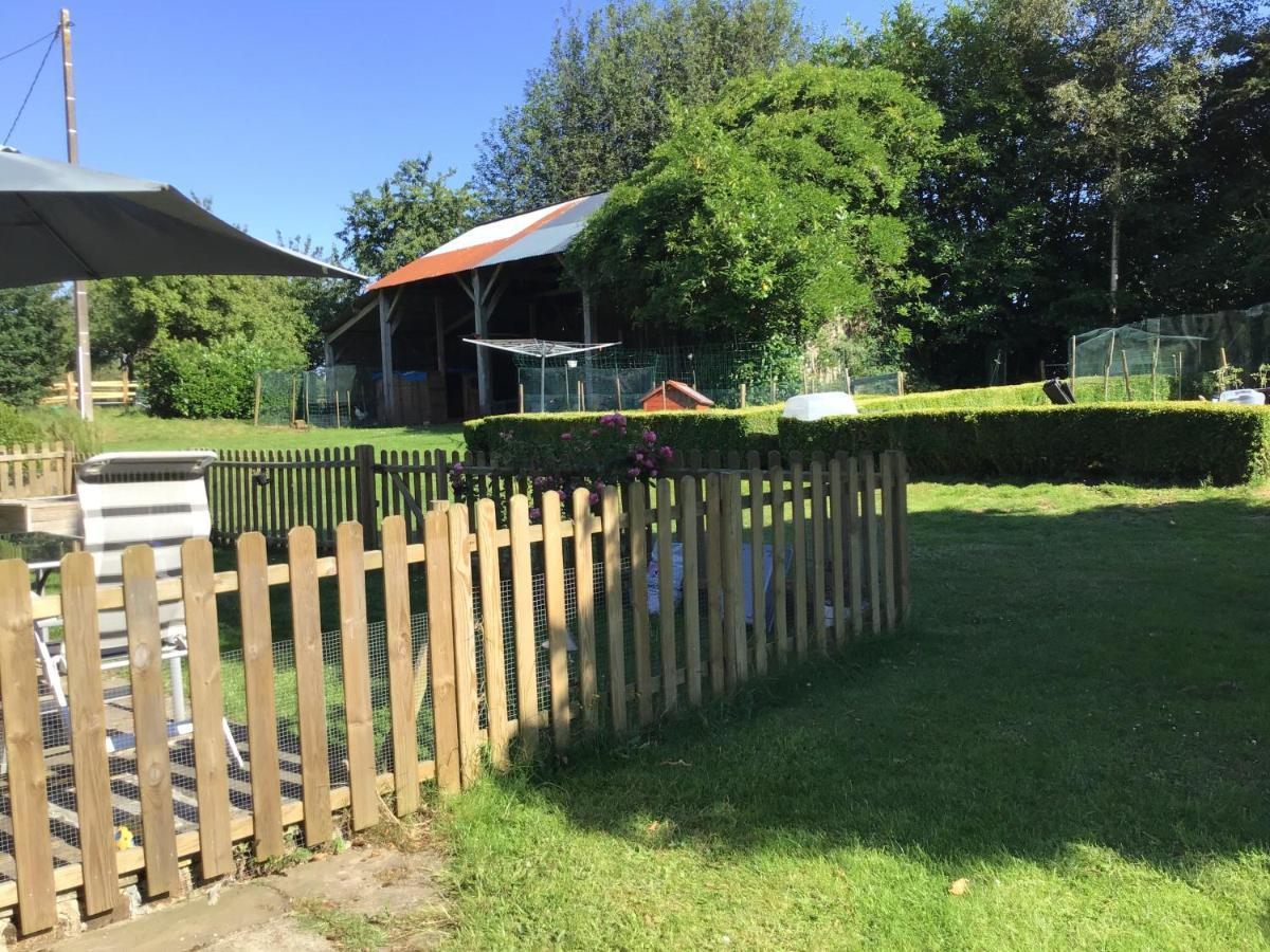 Bed and Breakfast La Ville - Les Petits Champs Buais-les-Monts Екстер'єр фото
