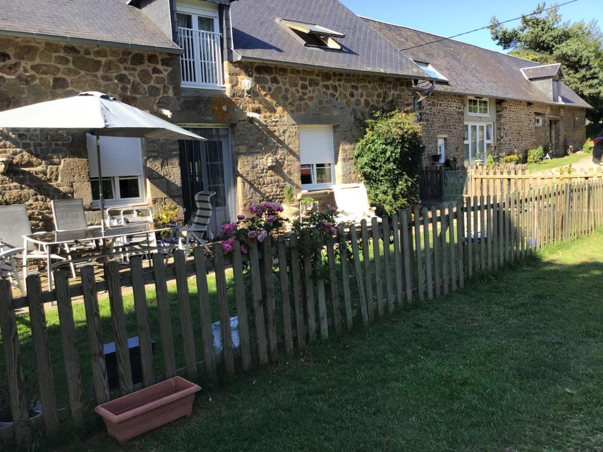 Bed and Breakfast La Ville - Les Petits Champs Buais-les-Monts Екстер'єр фото