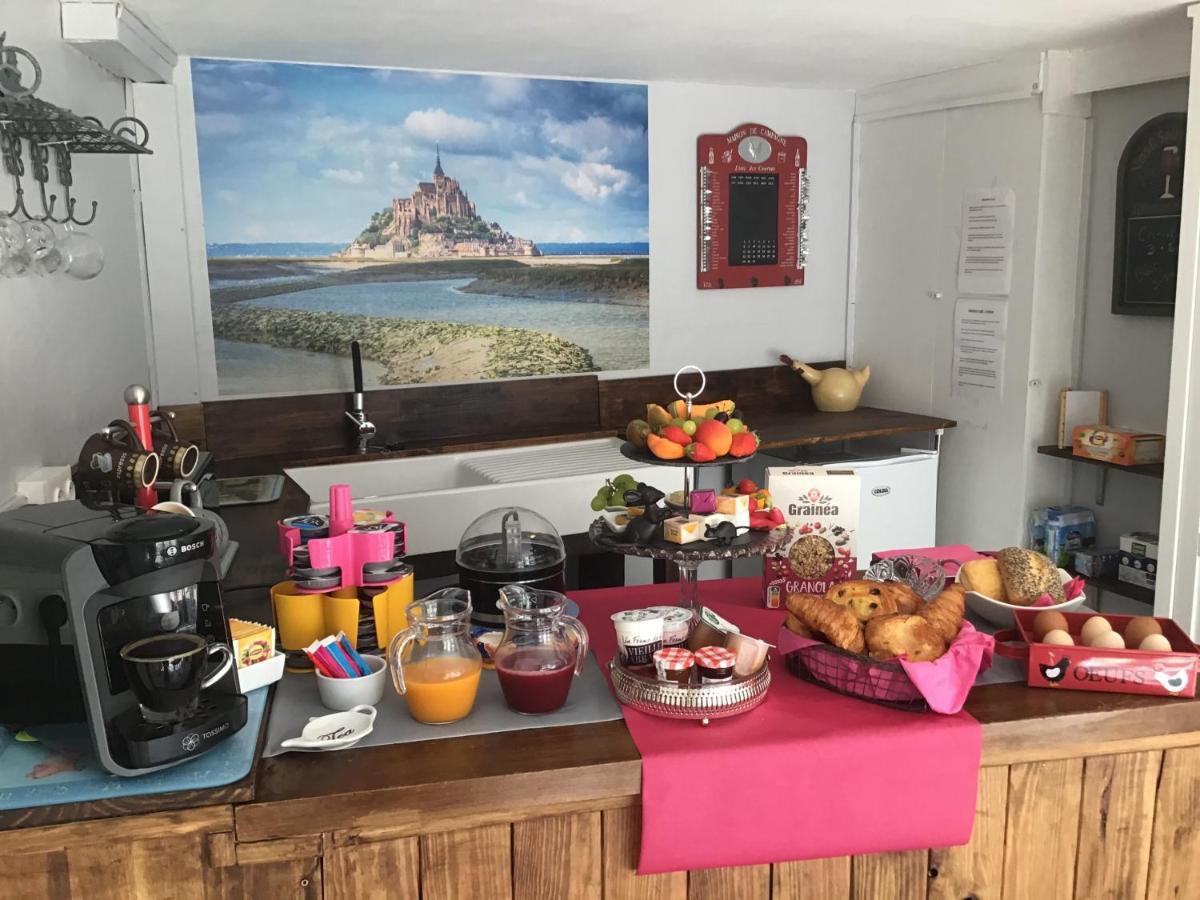 Bed and Breakfast La Ville - Les Petits Champs Buais-les-Monts Екстер'єр фото