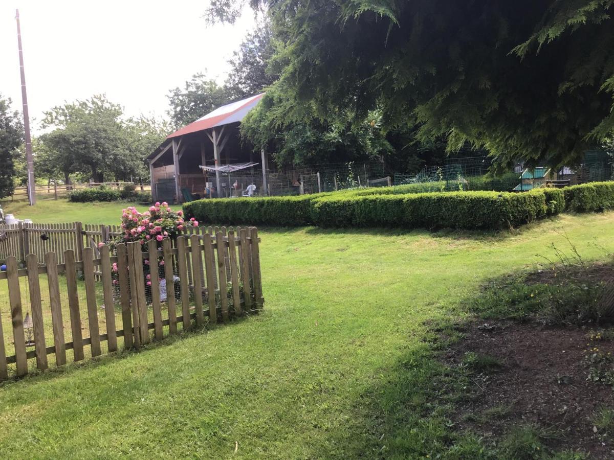 Bed and Breakfast La Ville - Les Petits Champs Buais-les-Monts Екстер'єр фото