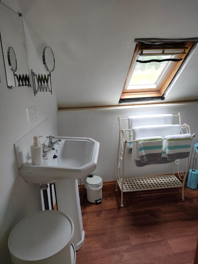Bed and Breakfast La Ville - Les Petits Champs Buais-les-Monts Екстер'єр фото
