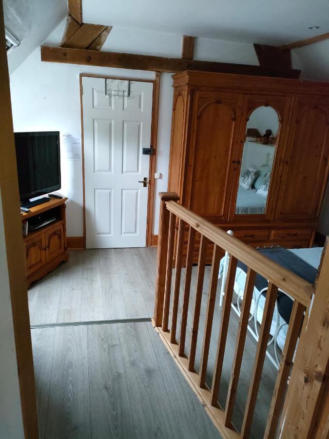 Bed and Breakfast La Ville - Les Petits Champs Buais-les-Monts Екстер'єр фото