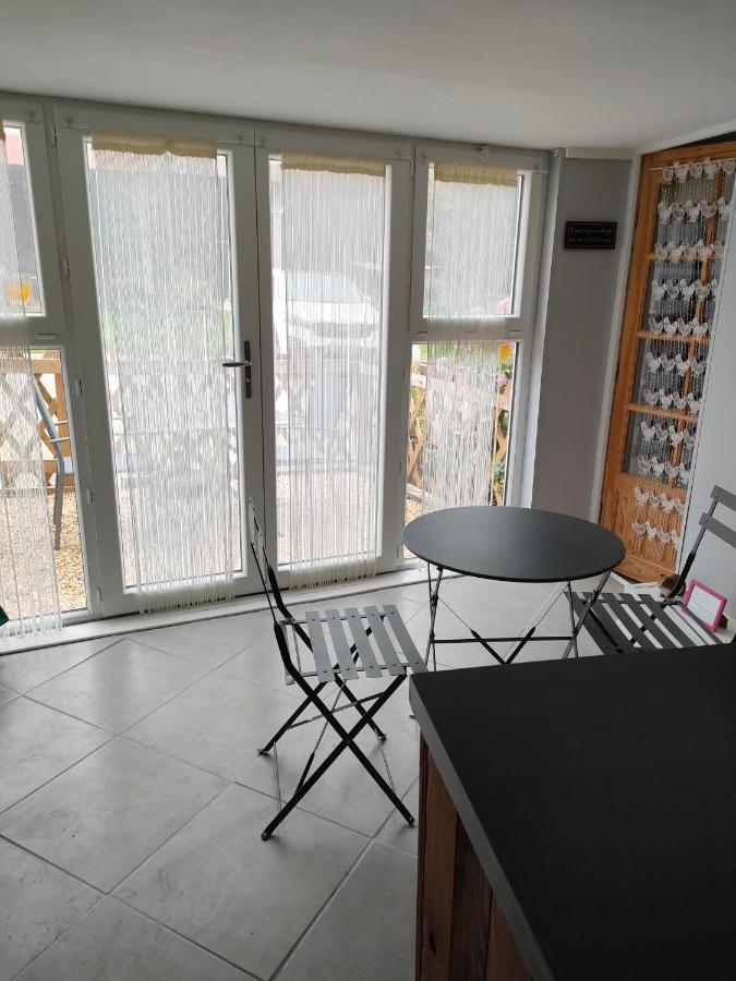 Bed and Breakfast La Ville - Les Petits Champs Buais-les-Monts Екстер'єр фото